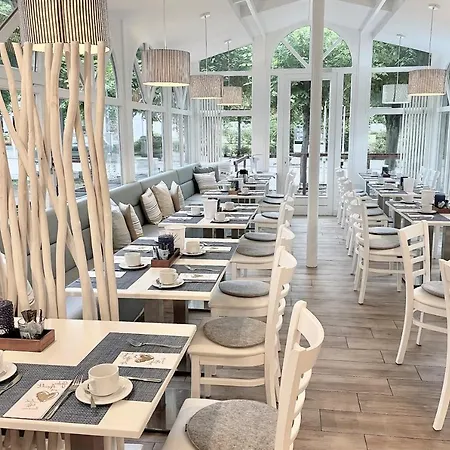 Myhome Ruegen - Haus Arkona Apart Otel