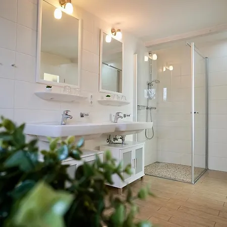 Ξενοδοχείο με διαμερίσματα Myhome Ruegen - Haus Arkona